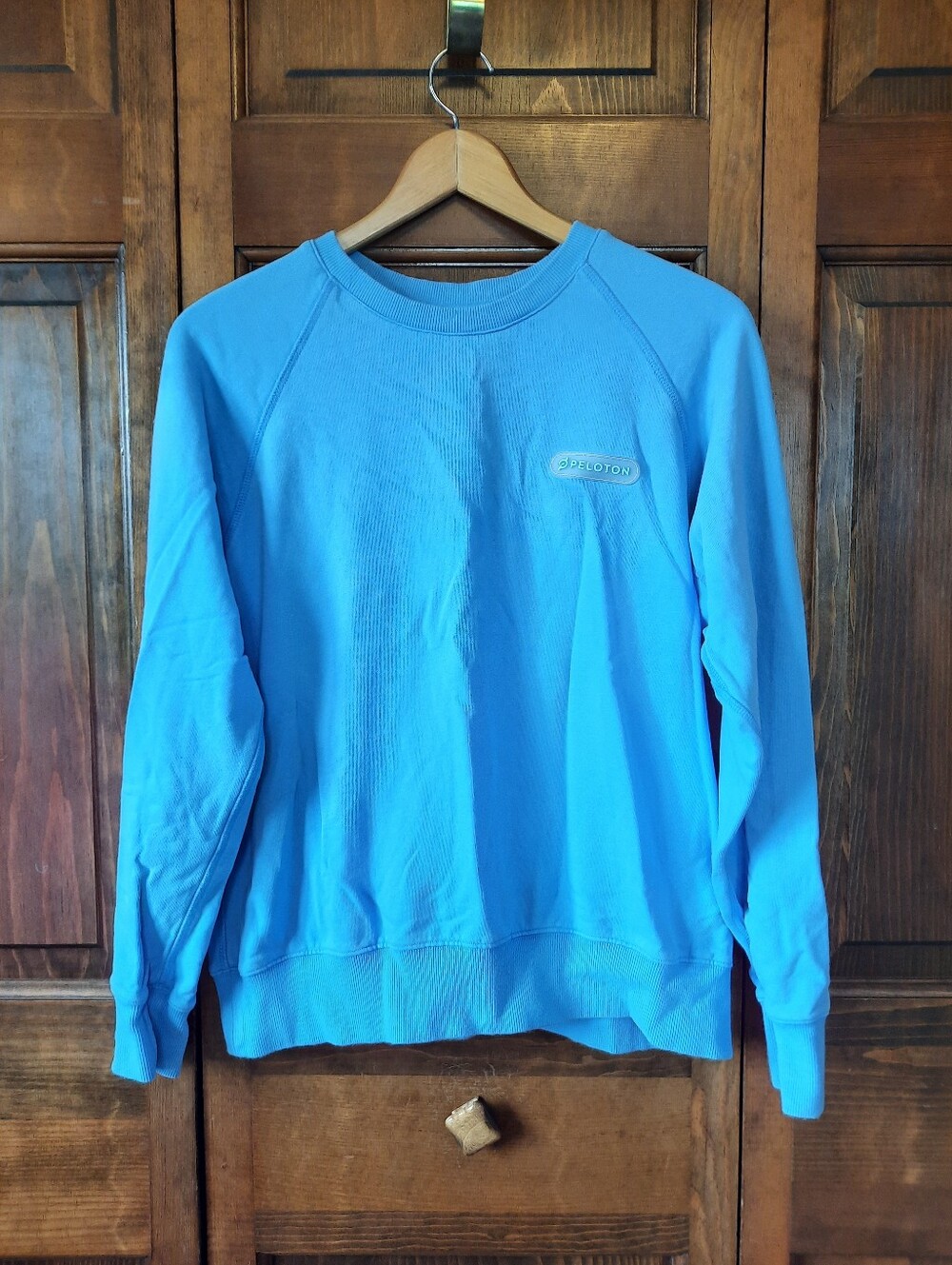 Peloton Light Blue Plastic Logo Patch Activewear Crewneck Sweatshirt Size Medium